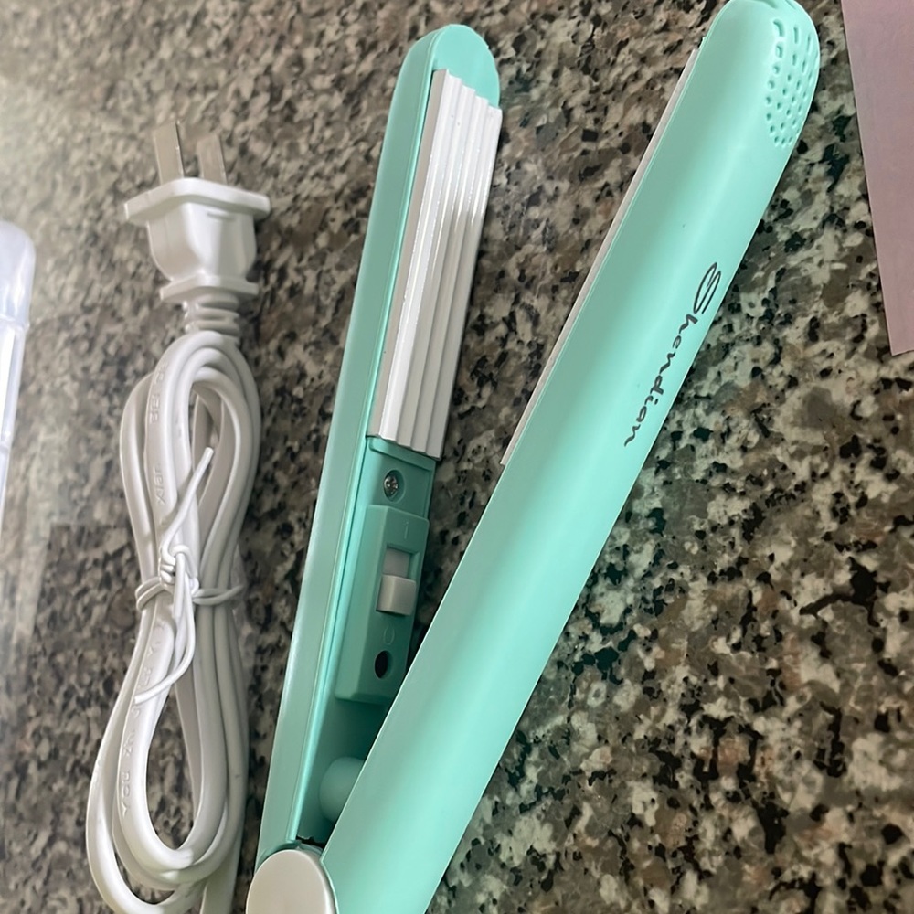 Small travel, size crimper for the hair